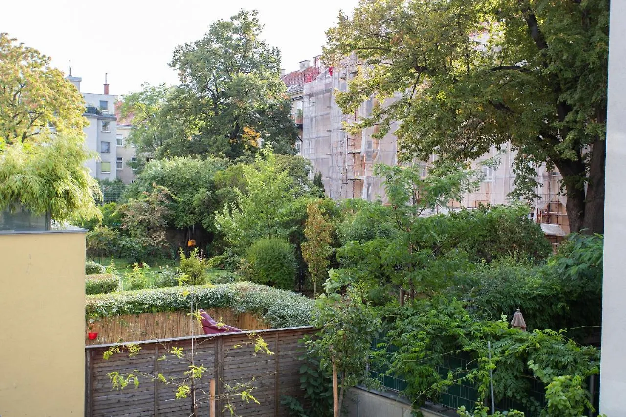 Stilvolle Wohnung mit ruhig gelegenem Balkon Wien