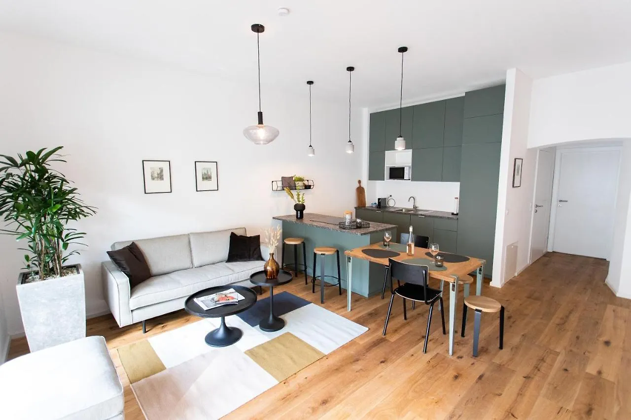 Stilvolle Wohnung mit ruhig gelegenem Balkon Wien 0*,